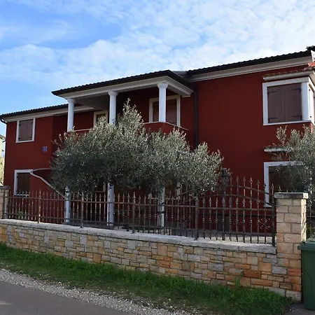 Iris Konukevi Novigrad Istria
