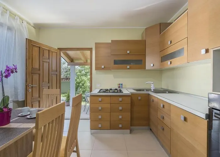 Gostinjska kuća Iris 3*