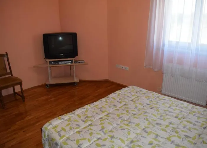 Iris Gostinjska kuća 3*