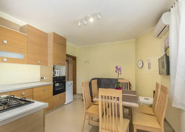 Gostinjska kuća Iris 3*